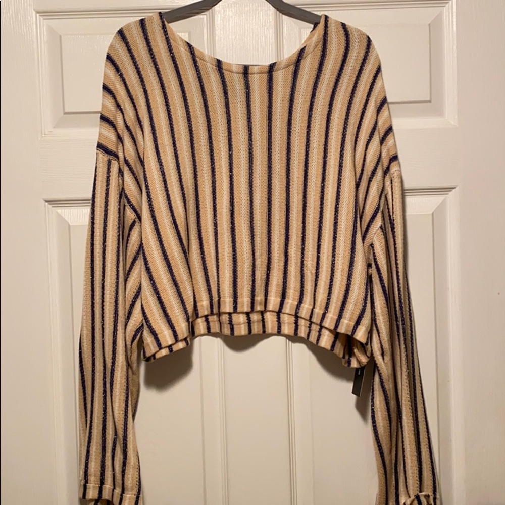 Long Sleeve lightweight sweater. Size Large.